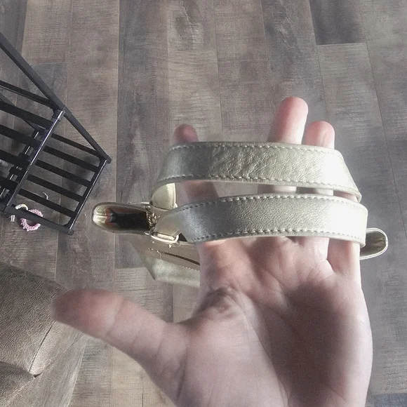 Coach Lily Legacy, Gold Metalic With Turnlock. - Picture 13 of 16